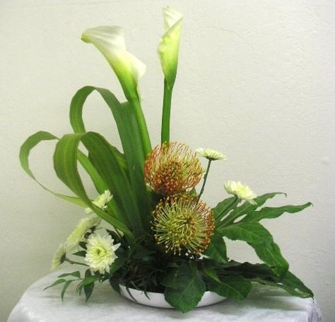 Right Angle or Right Triangle Arrangement - Hannah's Floral Design